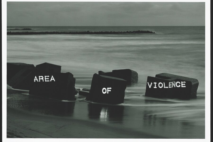 Magdalena Jetelová, Atlantic Wall, 1995